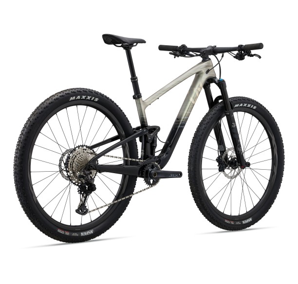 LIV PIQUE ADVANCED 29 2